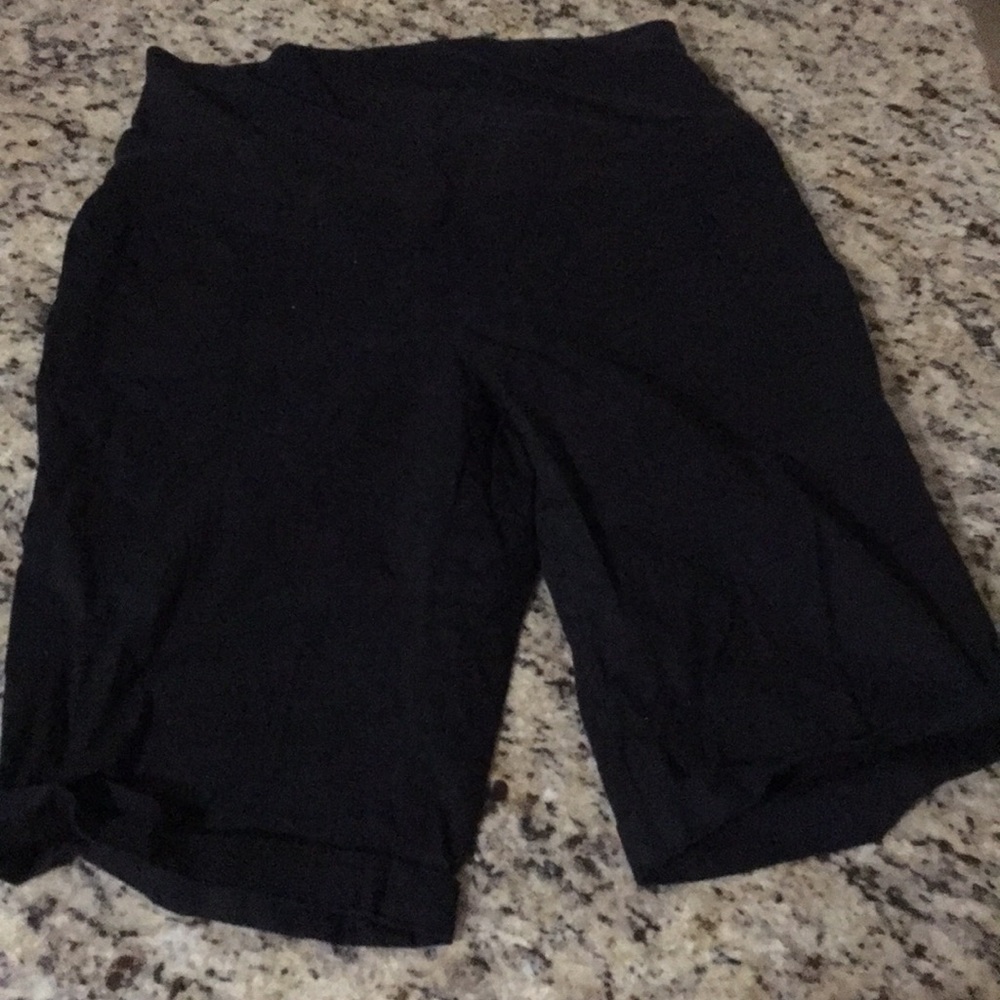 Three Seasons Maternity Shorts - Black- EUC